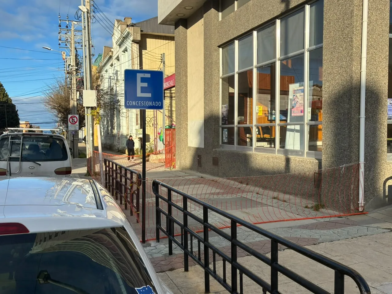 Casi 10 meses lleva vereda cerrada en el centro por riesgo de derrumbe de fachada del Edifico Magallanes