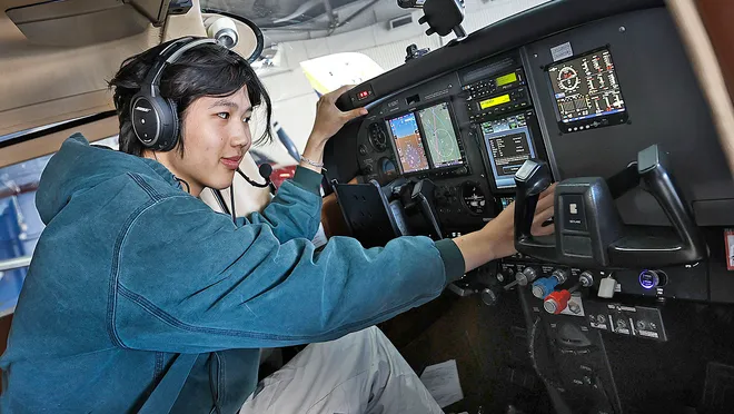 Piloto que voló sin autorización podría salir de la Antártica hasta después que termine el invierno